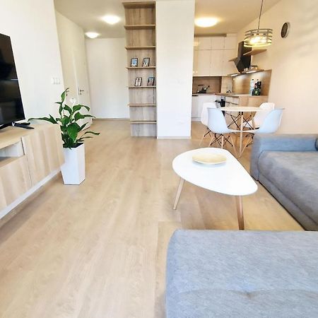 Luxo 2 Room Apartments By Bratislavatrip Екстериор снимка